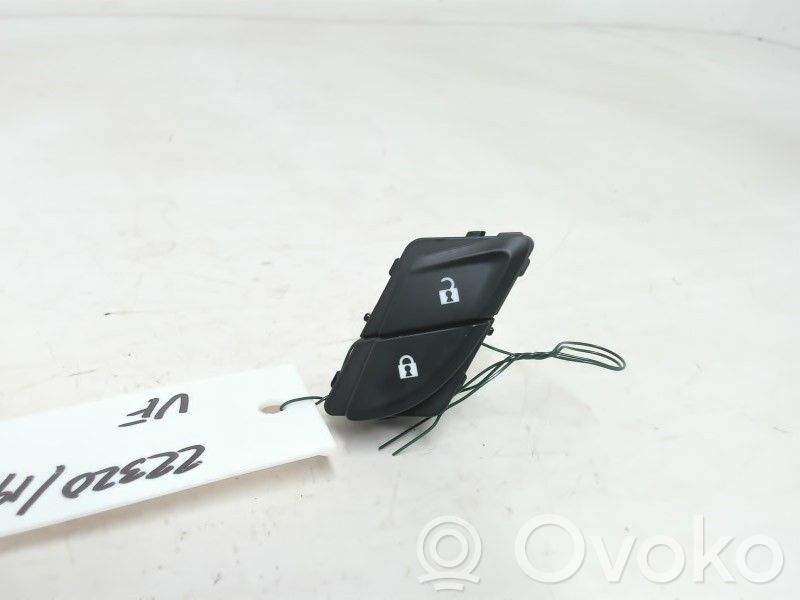 Opel Insignia B Central locking switch button 