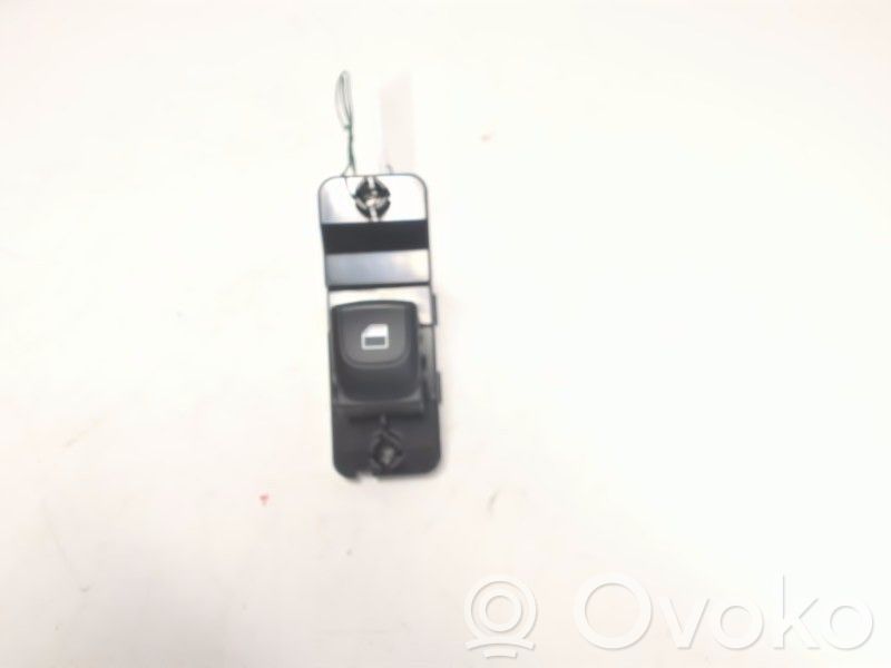 KIA Stonic Electric window control switch 