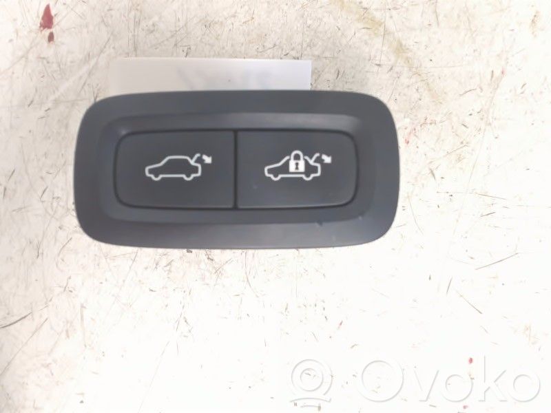 Tailgate/boot open switch button   31674801,8888073071,31376890