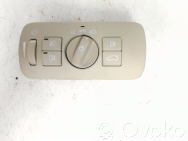 Light switch   31443851,4067323,30739422