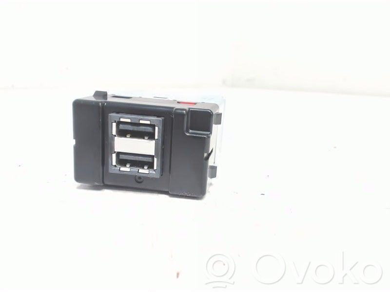USB socket connector   31407038,A2C7572930100,31407038
