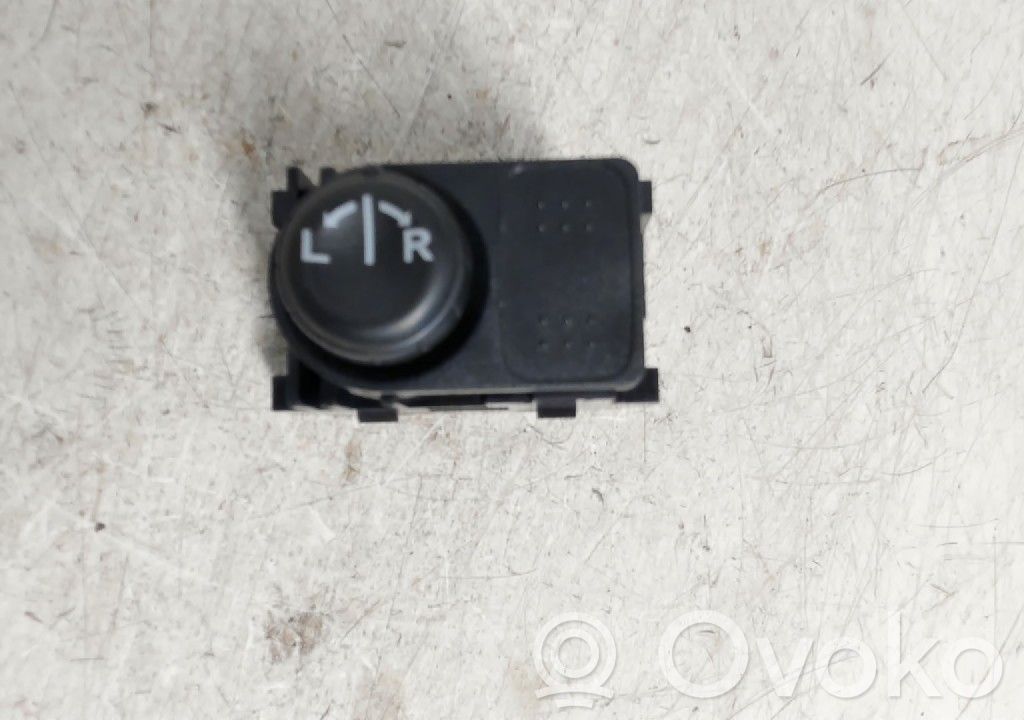 Nissan Qashqai Interruptor del espejo lateral 