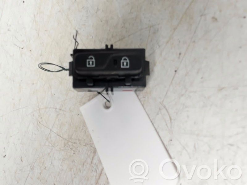 Central locking switch button   31318989,31318989