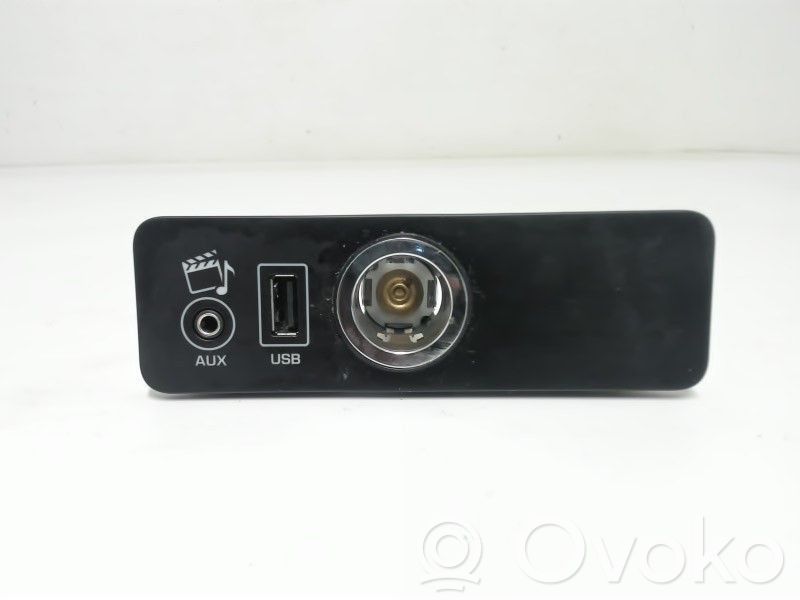 Land Rover Range Rover Sport L494 Gniazdo / Złącze USB 