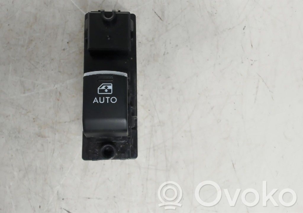 Subaru Outback (BS) Electric window control switch 