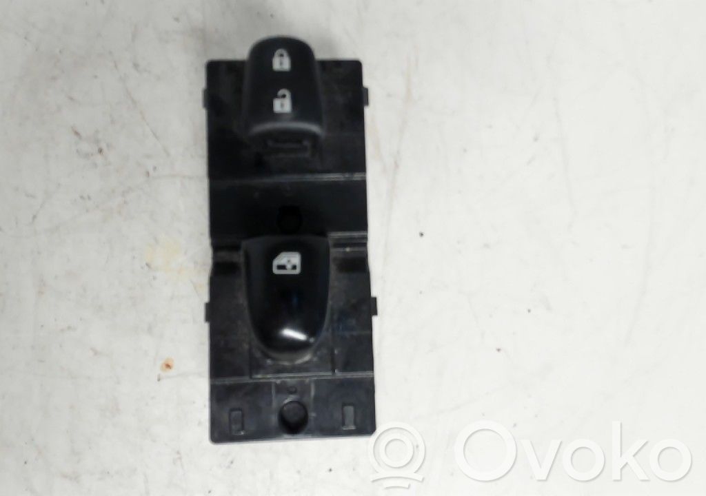 Renault Kadjar Electric window control switch 