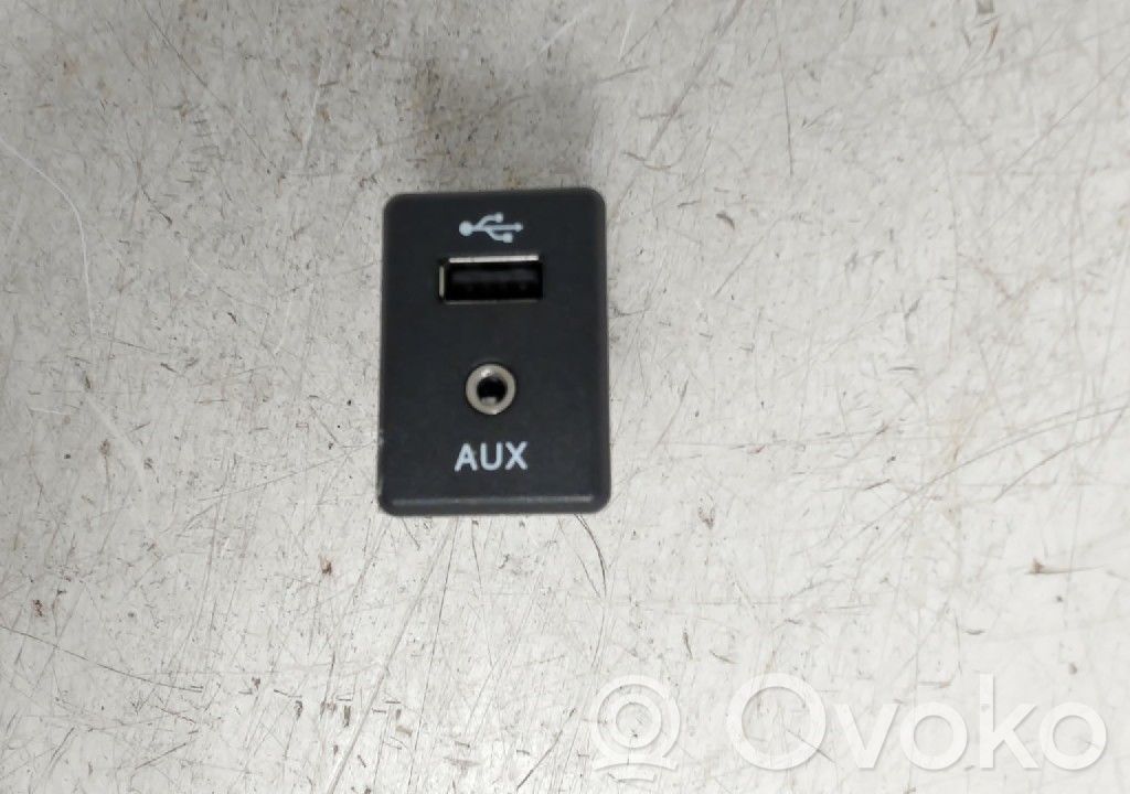 Nissan X-Trail T32 Enchufe conector USB 
