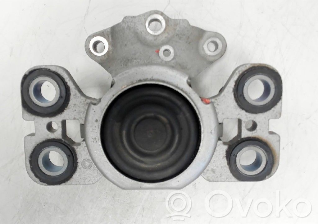Volvo V70 Engine mounting bracket 