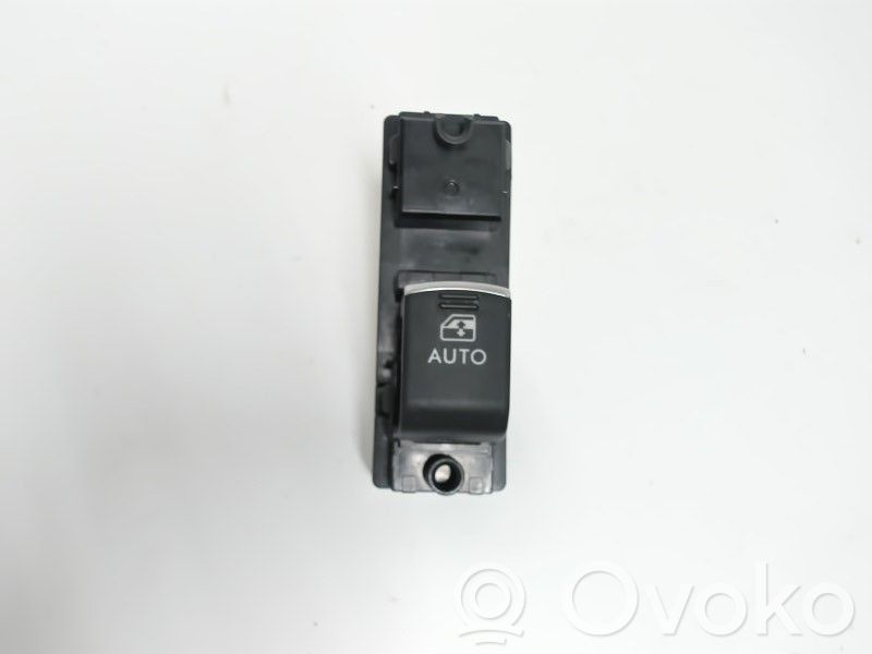Interruptor del elevalunas eléctrico   83071VA140,83071VA140