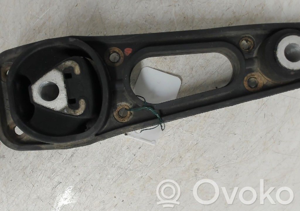 Engine mounting bracket   8200805813,8200805813