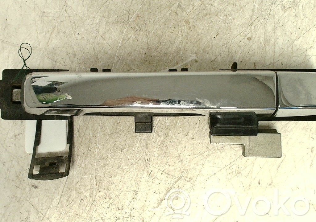 Manecilla externa puerta delantera