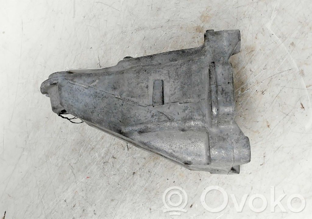 Mercedes-Benz E W213 Suport motor 