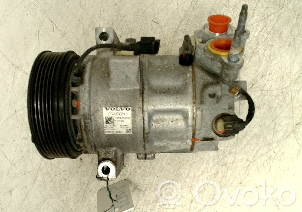 Volvo V60 Compresor (pompă) aer condiționat (A/C) 