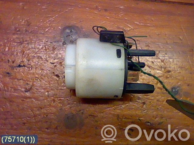 Audi A4 S4 B6 8E 8H Ohjauspyörän lukitus 