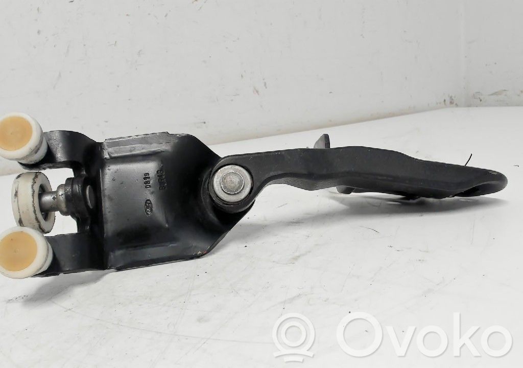 Sliding door upper roller guide/hinge   2597957