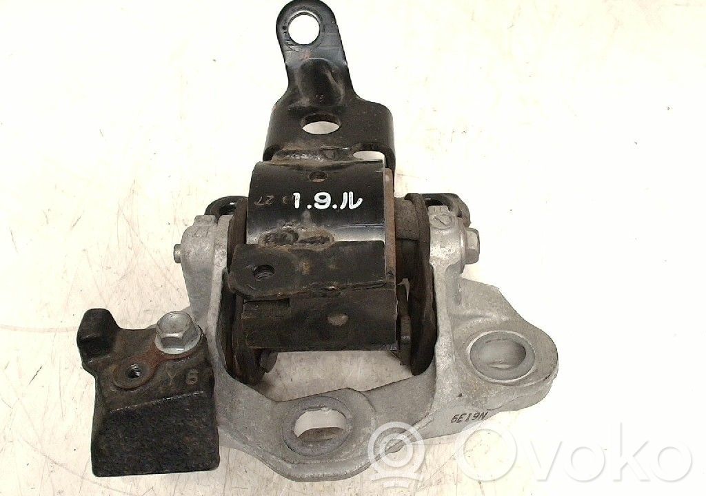 Engine mounting bracket   GHR939070B