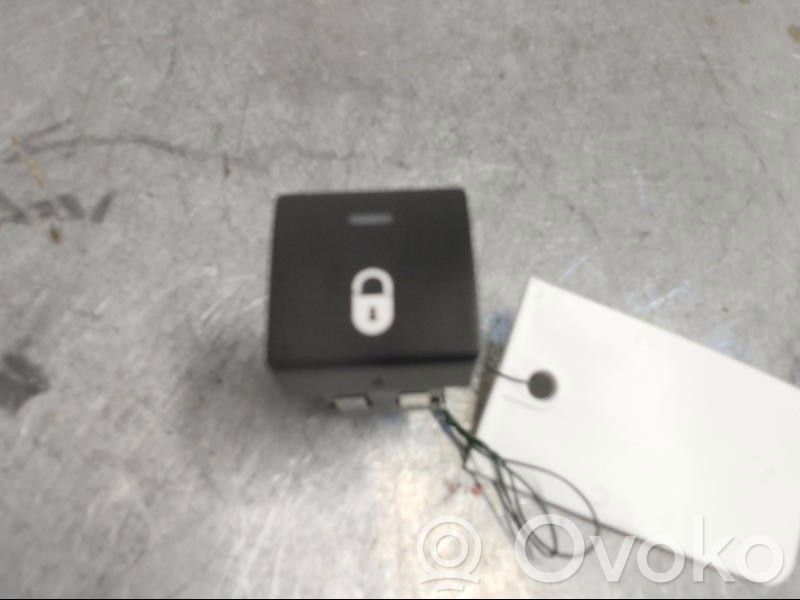 Peugeot Partner Central locking switch button 