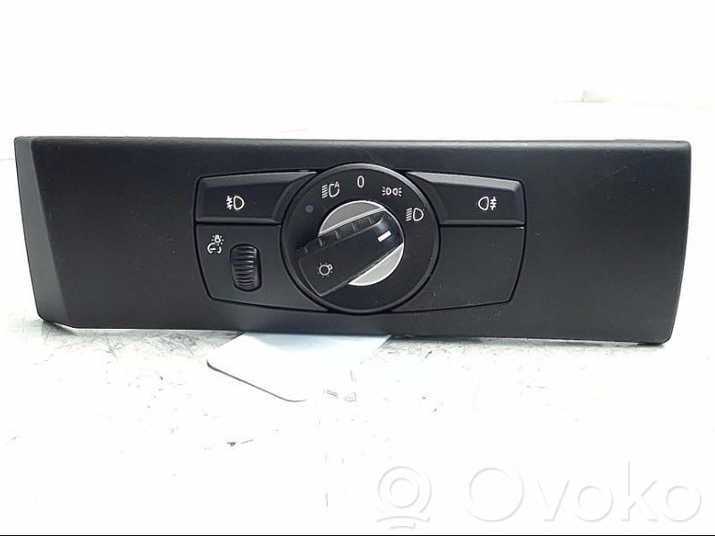 Light switch   61,33295201,6988565