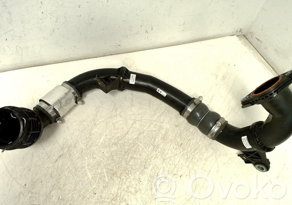 Nissan NV300 Furtun/conductă intercooler 