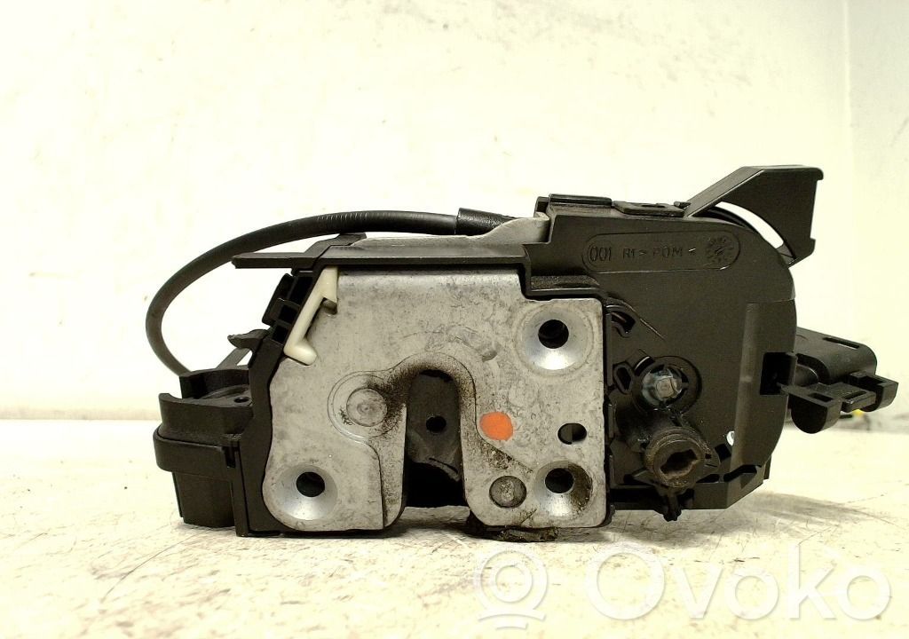 Opel Vivaro Zamek drzwi przednich 