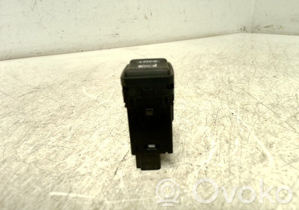Nissan Navara D23 Central locking switch button 