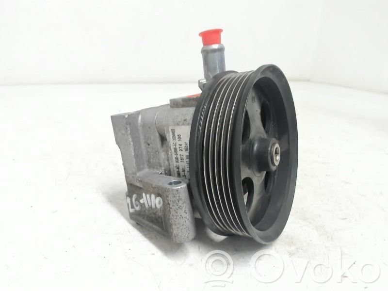 Volvo V70 Ohjaustehostimen pumppu 
