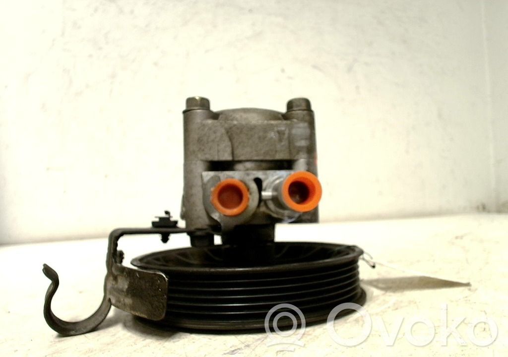Ohjaustehostimen pumppu   8251736