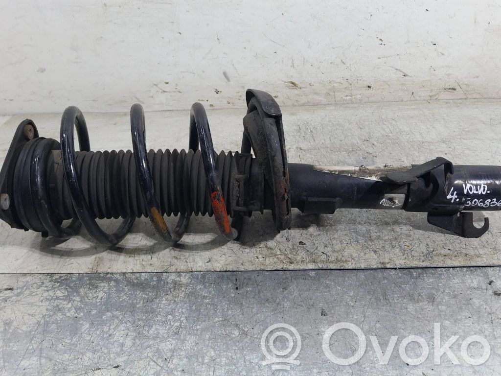 Volvo V50 Priekšpusē amortizators 