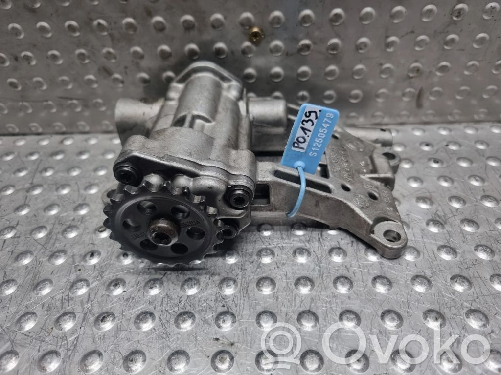 Oil pump   2247217