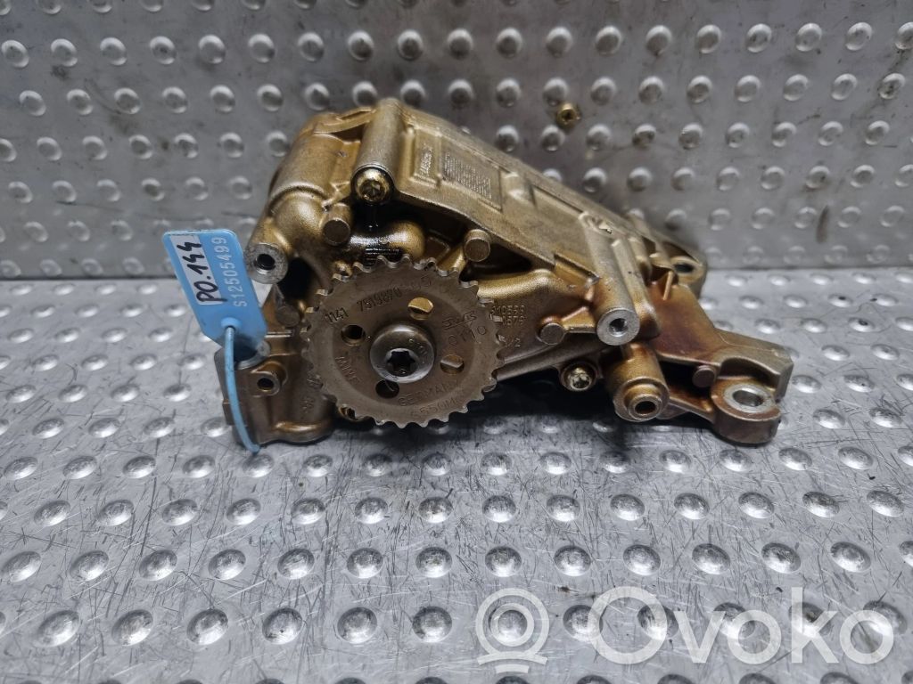 BMW 5 E60 E61 Oil pump 