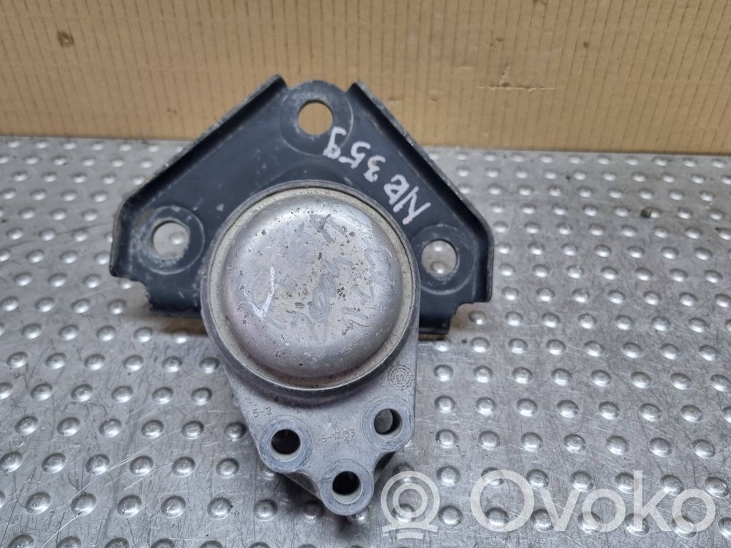 Ford Fusion Engine mount bracket 