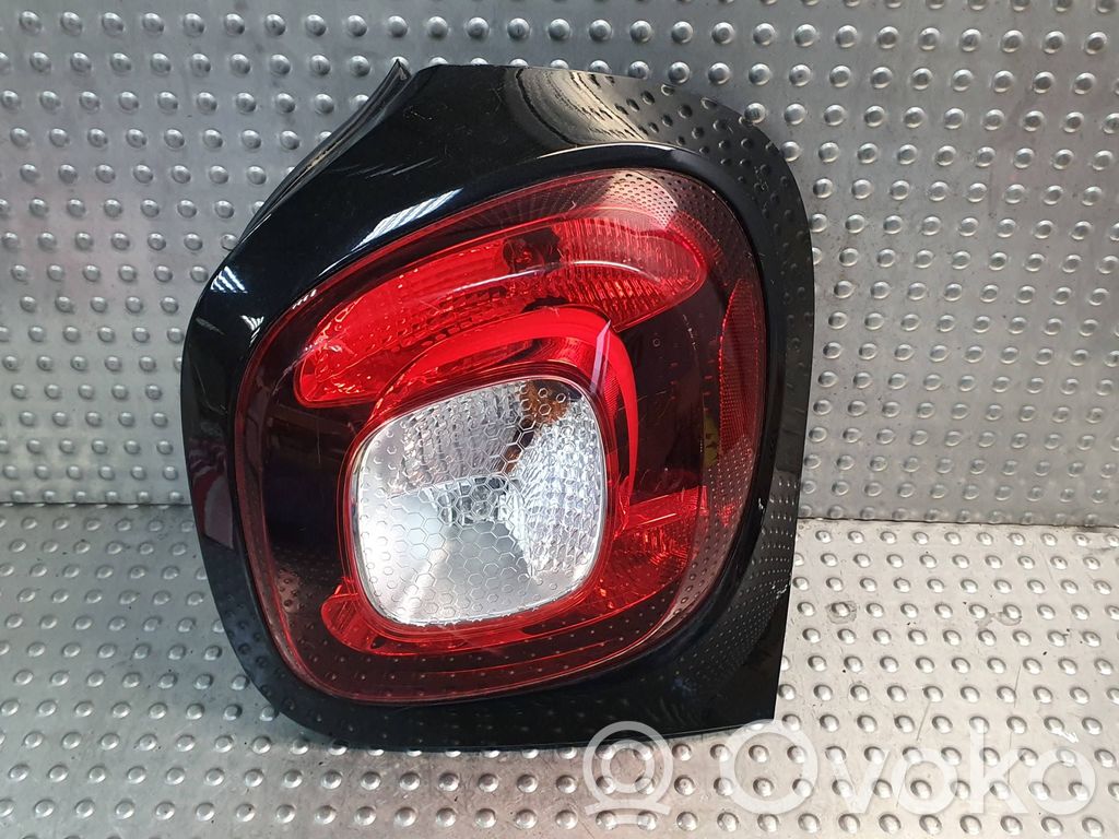 Smart ForFour II W453 Aizmugurējais lukturis virsbūvē 