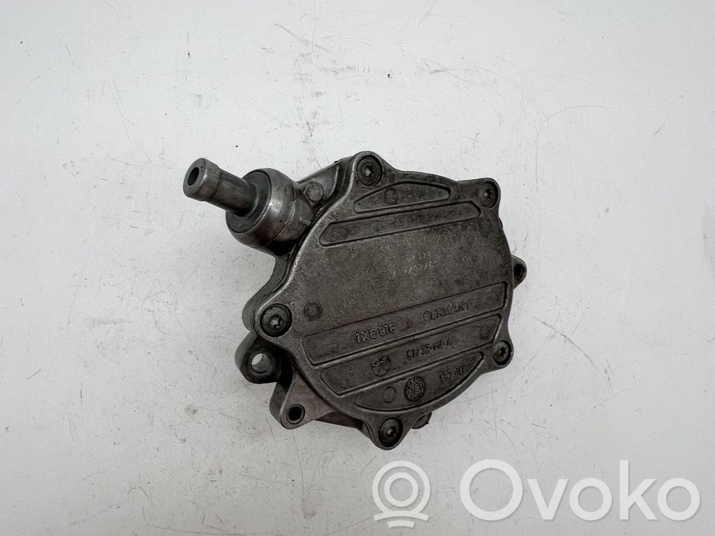 BMW 3 E90 E91 Vacuum pump 