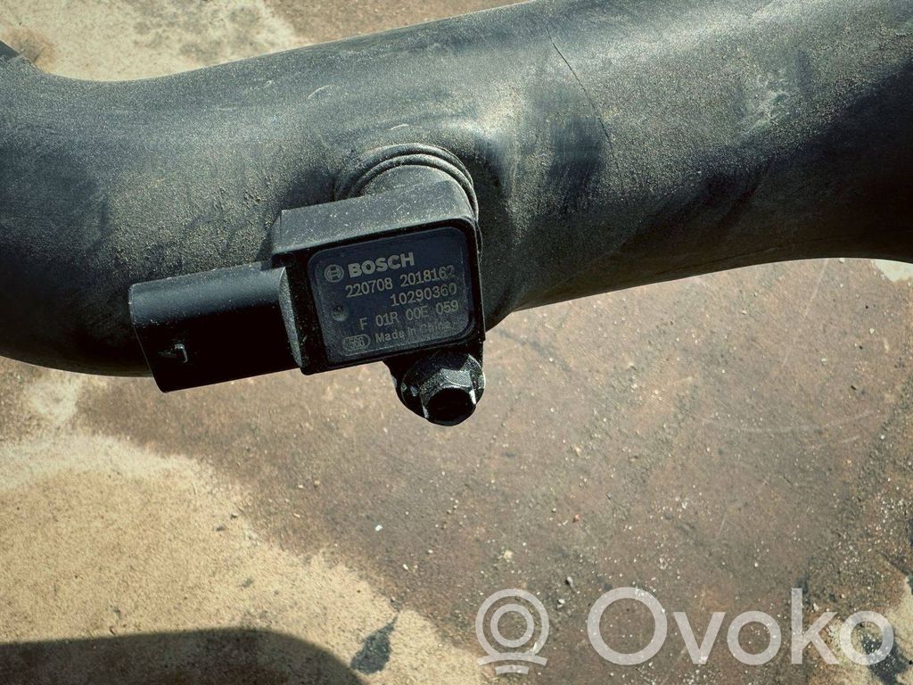 Air intake hose/pipe   10424774