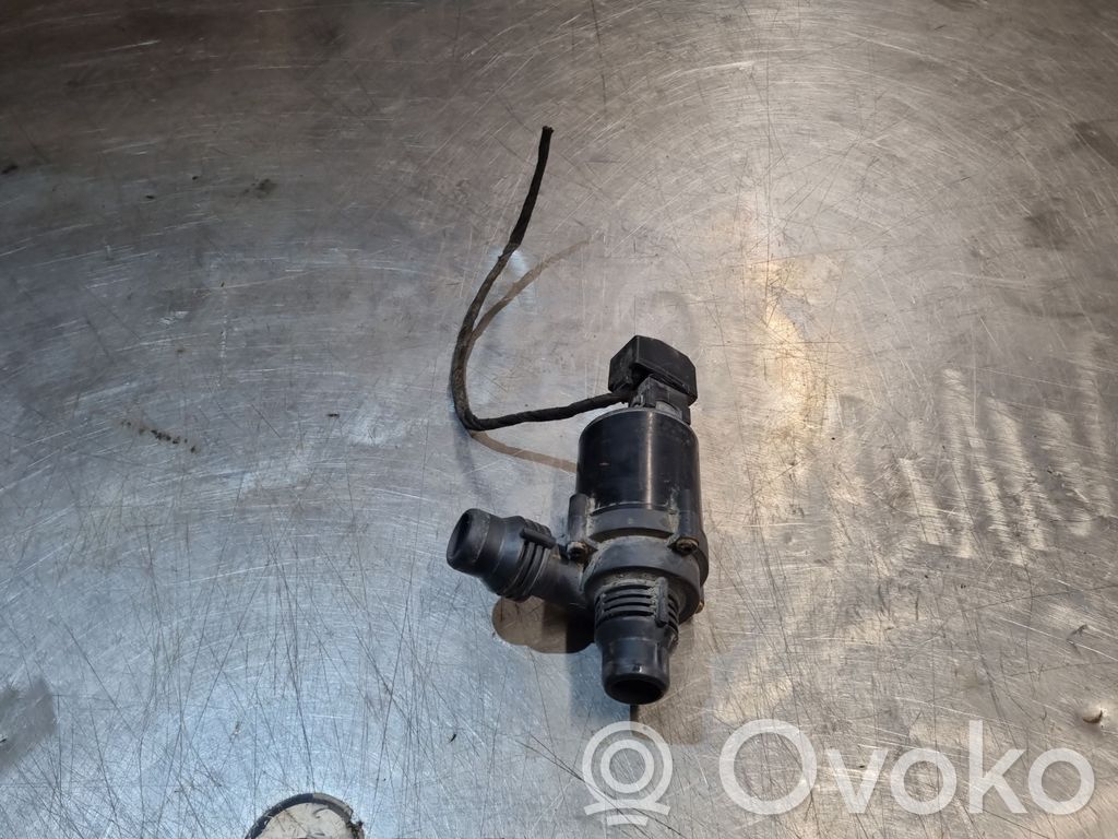 BMW 5 E39 Sähköinen jäähdytysnesteen apupumppu 