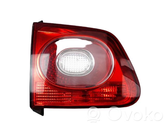 Volkswagen Tiguan Lampă spate în capacul portbagajului 