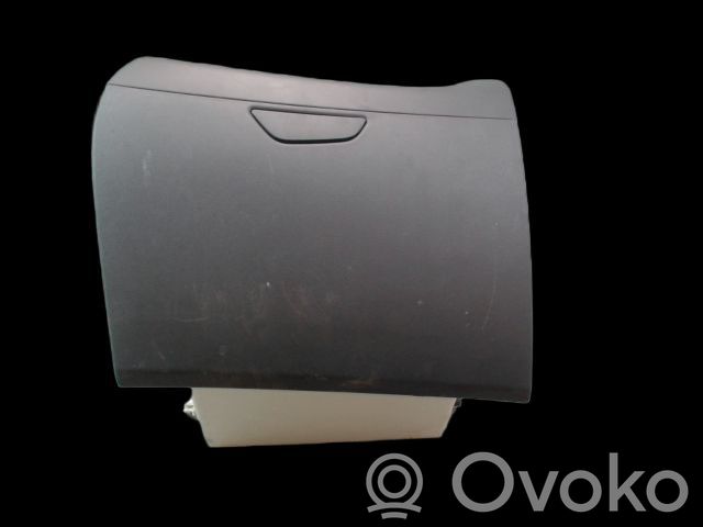 Renault Captur Hansikaslokero