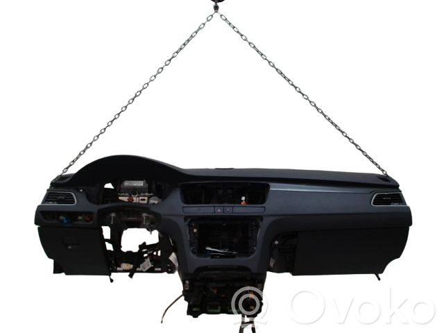 Peugeot 508 Kojelauta 