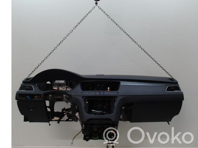 Peugeot 508 Kojelauta 