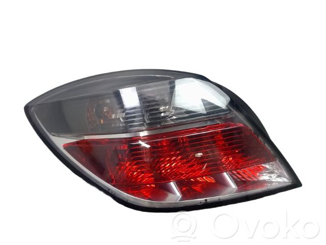 Opel Astra J Lampă spate în caroserie 