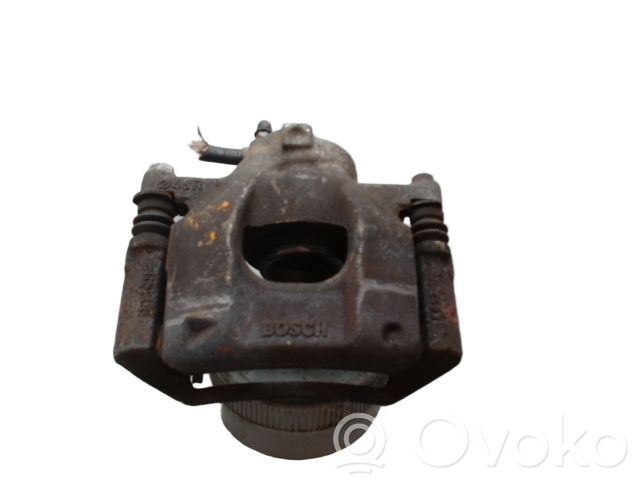 Toyota Aygo AB40 Zacisk hamulcowy przedni 