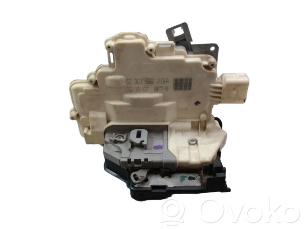 Volkswagen Passat Alltrack Zamek drzwi przednich 