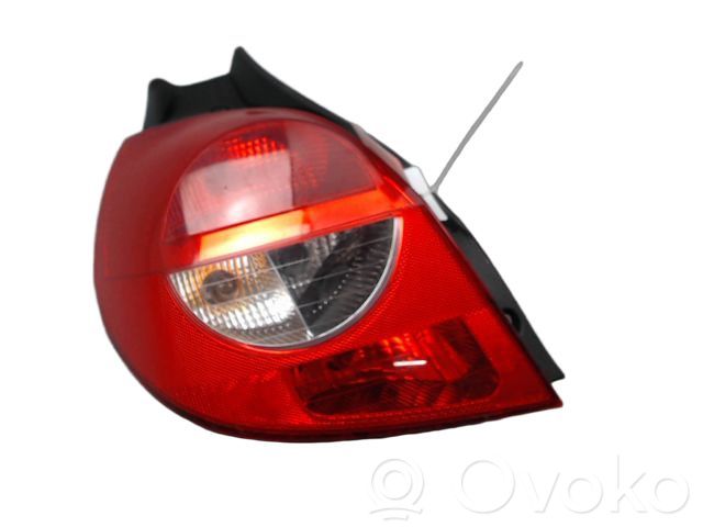 Renault Clio III Aizmugurējais lukturis virsbūvē 
