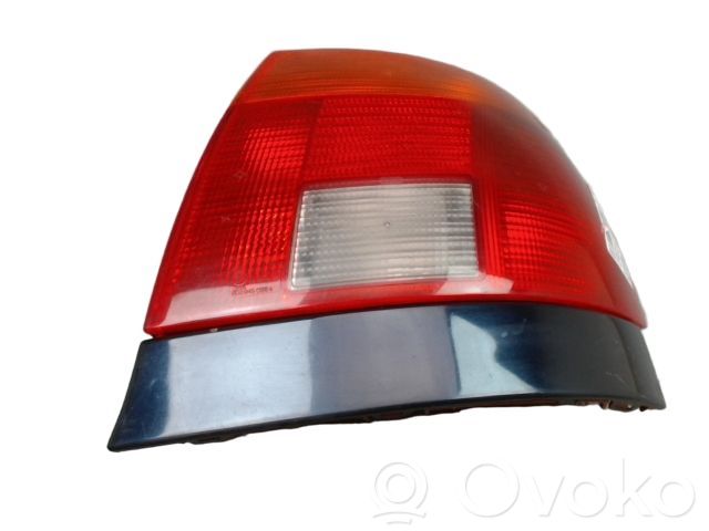 Audi A4 S4 B5 8D Lampă spate în caroserie 