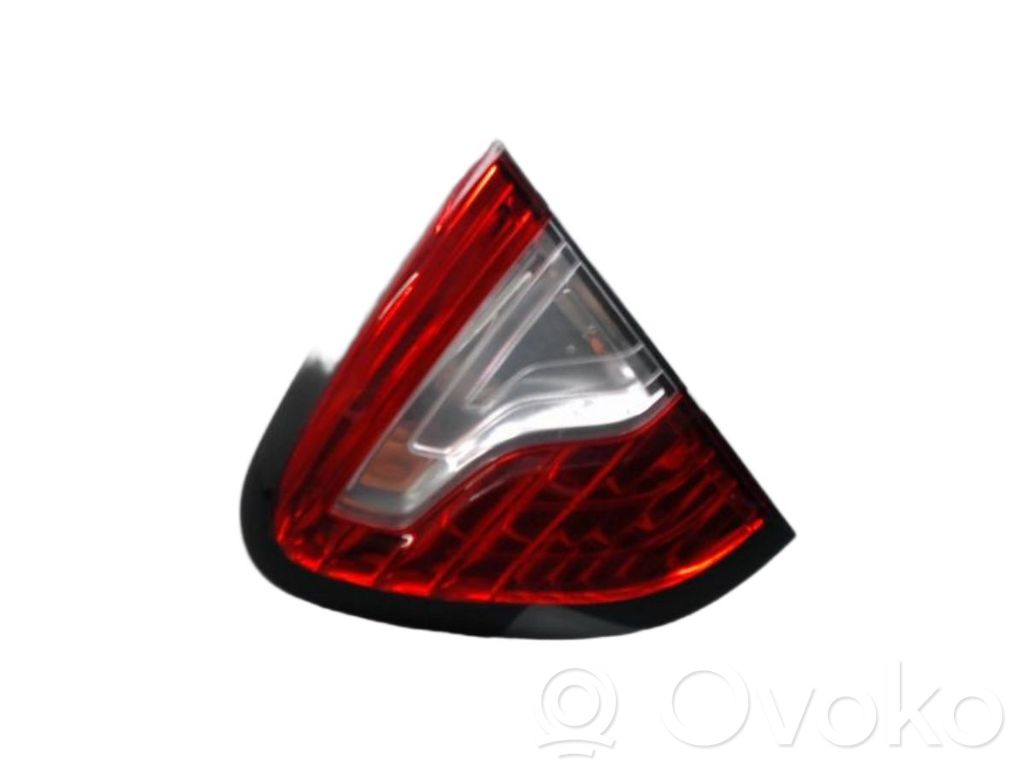 Renault Captur Lampy tylnej klapy bagażnika 
