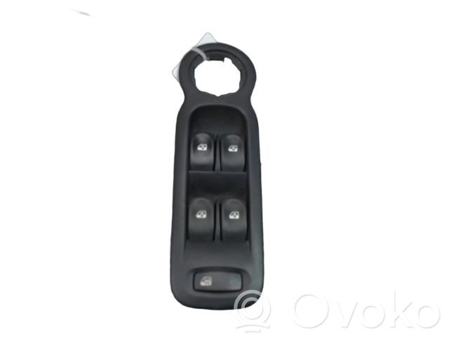 Electric window control switch   8200214939,8200214939,8200379694