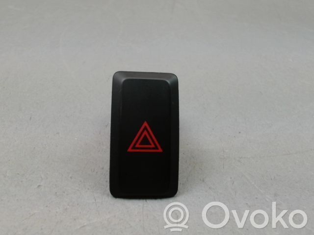 Mitsubishi Mirage VI G4 Attrage Hätävilkkujen kytkin