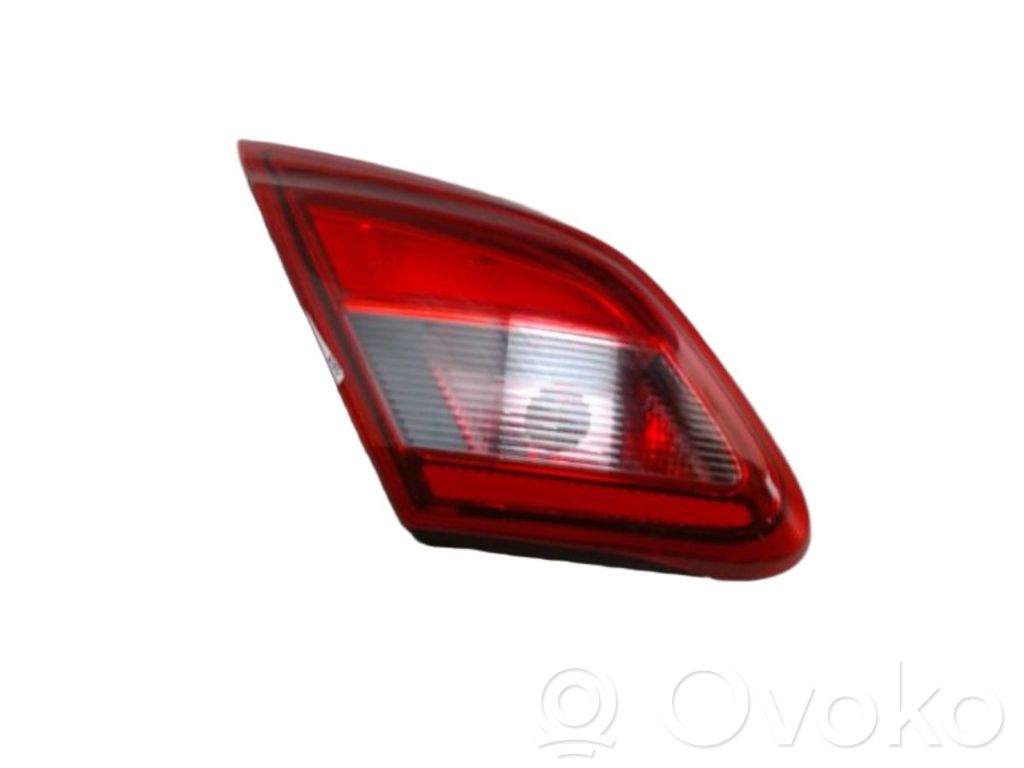 Opel Corsa E Feux arrière sur hayon