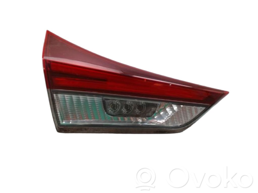 Toyota Auris E180 Lampă spate în capacul portbagajului 