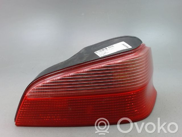 Peugeot 106 Aizmugurējais lukturis virsbūvē